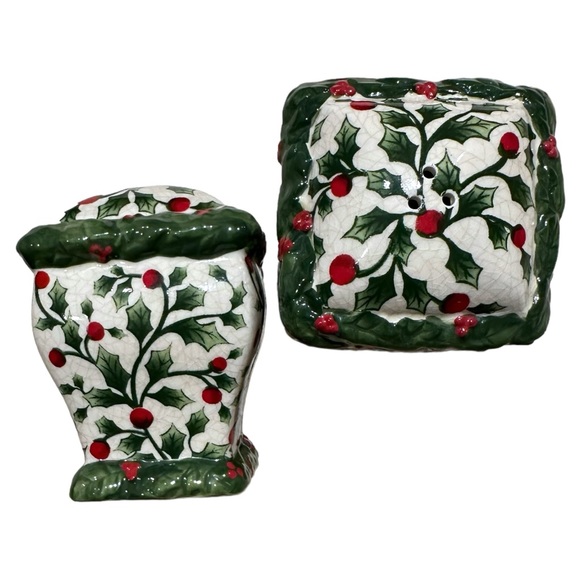 Vintage Pacific Rim Christmas “English Holly” Salt and Pepper Shakers Set - Picture 2 of 7